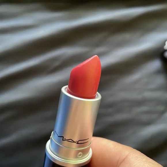 MAC Matte lipstick - forever curious - Picture 2 of 7